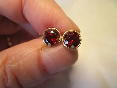 GORGEOUS VINTAGE 14K Gold GENUINE DIAMOND CUT GARNET 7.6 Mm STUD Earrings ESTATE • $147.86