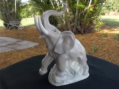 $124.95 • Buy Lladro Nao  Good Luck  Elephant Figurine 8 1/2  Tall * Xlnt!