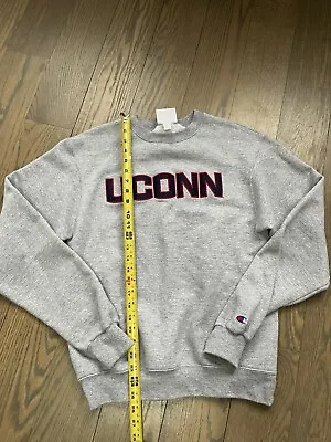 University Of Connecticut Crewneck Sweatshirt Size Small Champion • $20.20