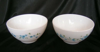 Joli PLAT OVALE verrerie ARCOPAL décor floral polychrome années 70