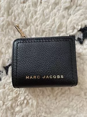 Marc Jacobs Unisex Gold Hardware Compact Zip Leather Wallet S101L01SP21  Black • $89.95