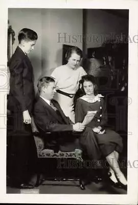 1934 Press Photo Secretary Of Agriculture Henry A. Wallace With His Family • $19.99