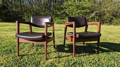 Jens Risom Style Mid-Century Modern Solid Walnut Lounge Chairs By Gunlocke Pair • $430