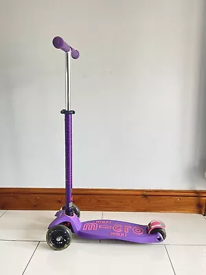 Maxi Micro Deluxe Foldable Led Scooter • £42