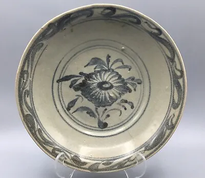 Chinese Ming Dynasty Blue & White Dish • £150