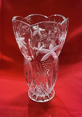 Mikasa Vase Crystal Scalloped Frosted Garden Terrace Flowers Berries Centerpiece • $35