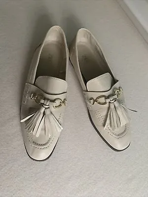 ZARA Cream Tassle LOAFERS WOMEN'S SIZE 6.5 Very Good Condition! • $40