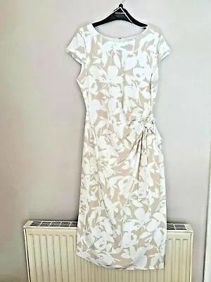 LILY & FRANC Dorothy Perkins Floral Knee Length Beige & Cream Bodycon Dress • $25.25