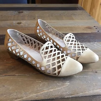 ❤️Ladies Django & Juliette Light Beige Leather Comfortable Flat Shoes Size 8 /39 • $29.95