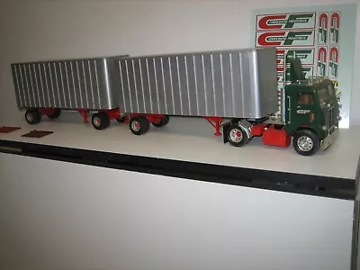 Freightliner Semi Cabover Truck With Tandem Vans Built Model Kit 1:25 Scale • $175