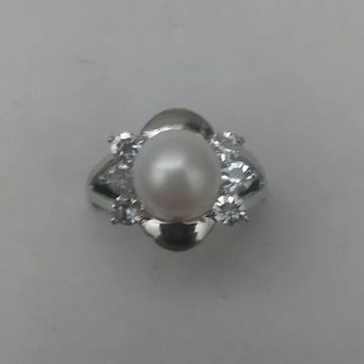 Freshwater Pearl Ring Size 8 (R6) • $6