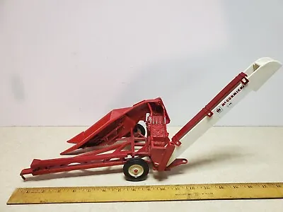 Toy Ertl McCormick International Harvester 1-PR Corn Picker 1:16 Scale # 2 • $75