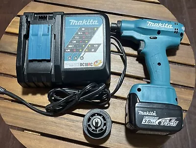 Makita 14.4 V 150-900/min Cordless Screwdriver W/ Battery & Charger (DFT045F) • $275