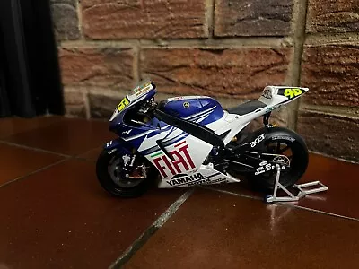 Valentino Rossi Minichamps 1:12 Scale Model Motorcycle Fiat Yamaha 2007 • £15