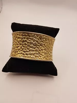 Vintage Gold Tone Hammered Hinged Cuff Bangle Bracelet - Wide & Chunky 6 3/4 In • $17.99