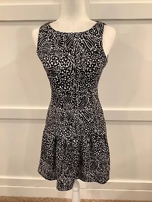 Banana Republic Black And White Fit N Flare Dress  Size 4 • $20.50