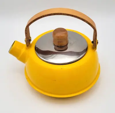 Vtg 1 Quart Enameled Yellow Tea Pot Lid Wood Handle Lid Knob By M. Kamenstein NY • £28.94