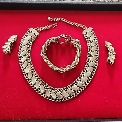 Vintage Necklace Bracelet Clip-on Earrings Set Gold Tone 1950's Era Unmarked • $16.29