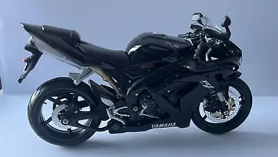 Yamaha YZF-R1 In Black 1:12 Scale Motorbike Model From Maisto MAi04071 • £29