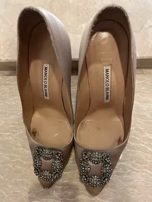 Manolo Blahnik Hangisi Pointed Toe Pumps Light Grey Satin Jewel Buckle Size 39 • $245