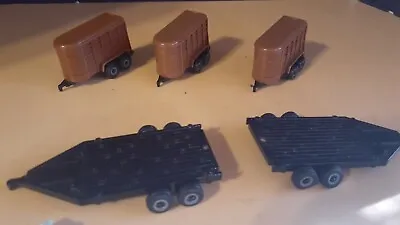 ERTL   3 Horse Trailer And 2 Flatbed Trailer 1:64 Scale • $20.40