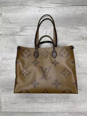 Louis Vuitton LV Monogram Giant Reverse OnTheGo Tote Bag Brown • $1848.88