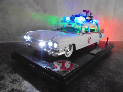 £59.99 • Buy Awesome Ghostbusters Ecto 1 With Working Lights 1:24 Car In Display Case.