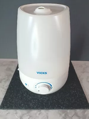 Vicks 1 Gallon Filter Free Cool Mist Ultrasonic Himidifier Vul545 White • $19.99