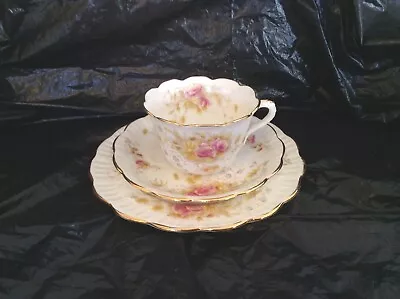 Collingwood Antique Gold Border Bone China Tea Trio Set. VGC • £12