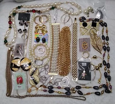 Lot Of✨ALL WEAR✨Mixed Jewelry VINTAGE To MOD Inc TRIFARI And SARAH COVENTRY! • $35