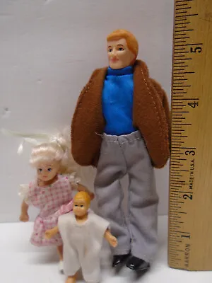 Vintage Dollhouse Family Single Dad 5.5  With Daughter 3  And Baby 2  Plastic  • $12