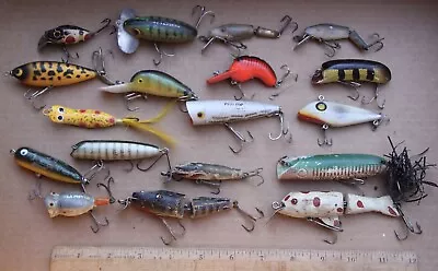 Lot Of 17 Vintage Wooden & Plastic Fishing Lures • $15.50