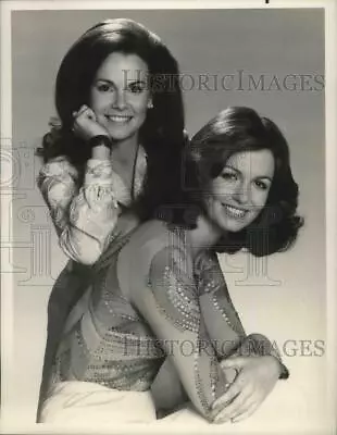 1975 Press Photo Debbie Ward Phyllis George To Host 55th Miss America Pageant • $19.99