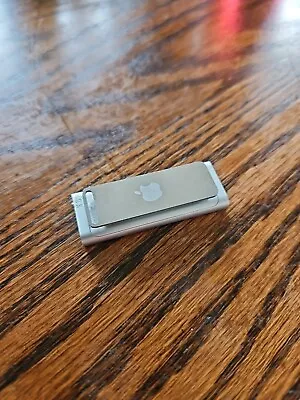 Apple IPod Shuffle 3rd Gen 4GB Silver • £6.50