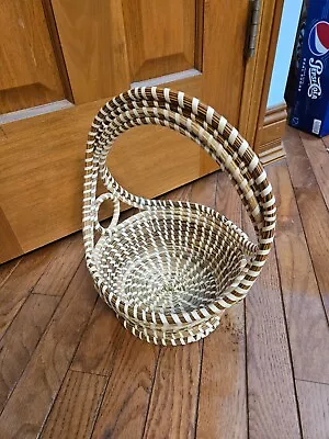 Vtg Sweetgrass Round Basket With Handle From South Carolina • $55