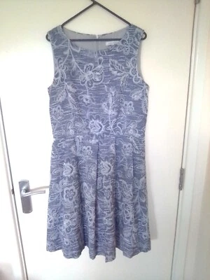 £2.50 • Buy Blue And Grey Floral Dress - Size 12 Kew 159