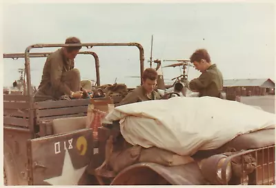 Vietnam PHOTO- Army GI W/176TH ASSAULT HELICOPTER CO At CHU LAI - I CORPS AO #4 • $2.25