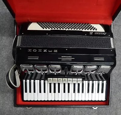 Vintage Hohner Carmen VI Piano Accordion 2132 • $1075