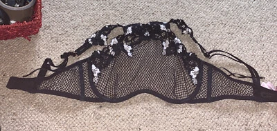 £5 • Buy Black & White Lace Halter Neck Bra Size 3 32/E By Agent Provocateur 