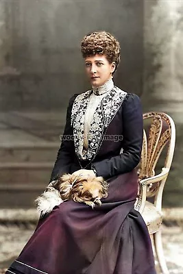 Col0018 - Queen Alexandra With Her Dog On Her Lap - Print 6x4 • £2.20