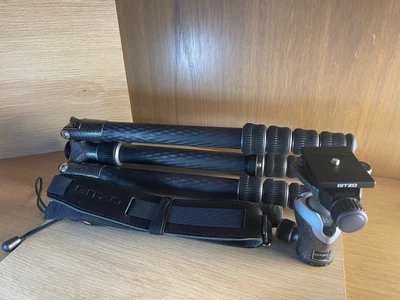$750 • Buy Gitzo GT1555T TRAVELLER TRIPOD CARBON FIBER+ 82TQD  HEAD NEW! RRP $1450!