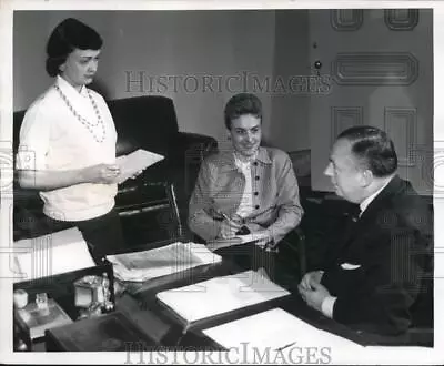 1959 Press Photo Governor DiSalle & Sec Nancy Davis Mildred Cunningham • $29.88