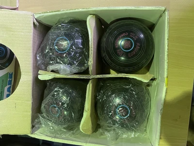 £25 • Buy 4x Almark Commander Outdoor Lawn Bowls Size 3M, Very Good Used Condition