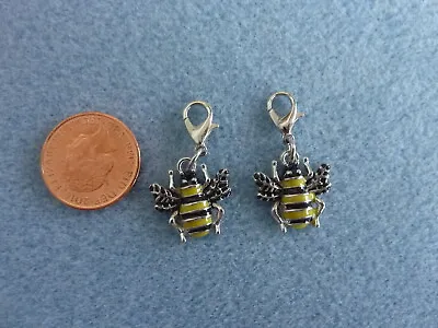 £3.99 • Buy 2 Bumble Bee Enamel Clip On Charm For Bracelet Purse Bag Zip Birthday Gift # 359