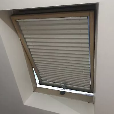 SKYLIGHT PLEATED ROOF BLINDS TO FIT VELUX SIZES - UK04 Or UK08 - THERMAL • £48.99