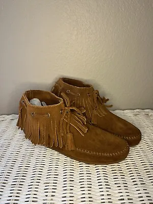 Size 6-Minnetonka Womens Concho Feather Moccasin Boho Boot • $20