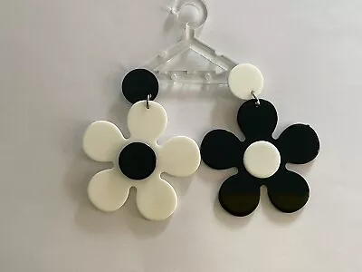Long Drop 60’s Style White And Black Flower Earrings • £7.25