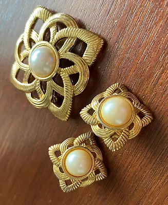 $14.99 • Buy Vintage Gold Tone Faux Pearl Cabochon Jewelry Set Brooch Earrings Pierced