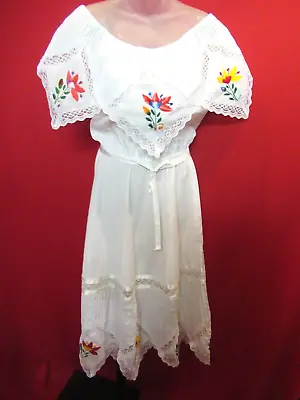 White Mexican Peasant Wedding Dress XL Embroidered Lace Trim Collar Scallop Hem • $44.99