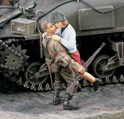 Verlinden 1/35  Liberation Europe 1944  Girl In Arms Of US GI WWII (2 Figs) 1438 • $16.96